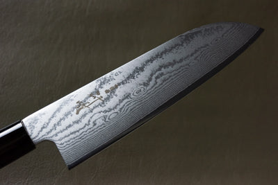 https://www.ninjakitchenmarket.com/cdn/shop/products/Japanese_Stainless_Steel_Damascus_Santoku_Knife_165mm_Walnut_Handle_3_1600x.jpg?v=1604908203